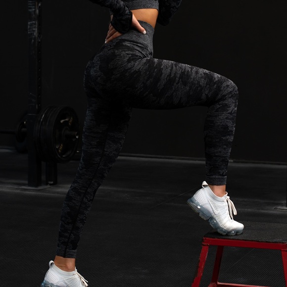 Gymshark Adapt Camo Seamless Leggings - Picture 2 of 6